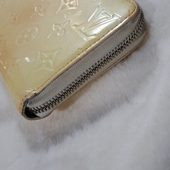 Authentic Louis Vuitton Vernis Enamal Patent Leather Zip Around Wallet - Picture 11 of 16